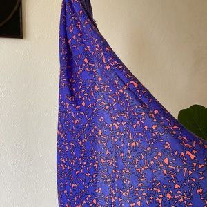 Like new Old Navy beautiful patterned soft long scarf